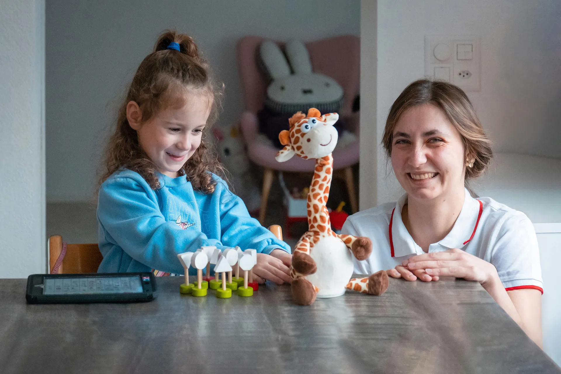 Bild 12 - Mia und Hannah - Giraffe