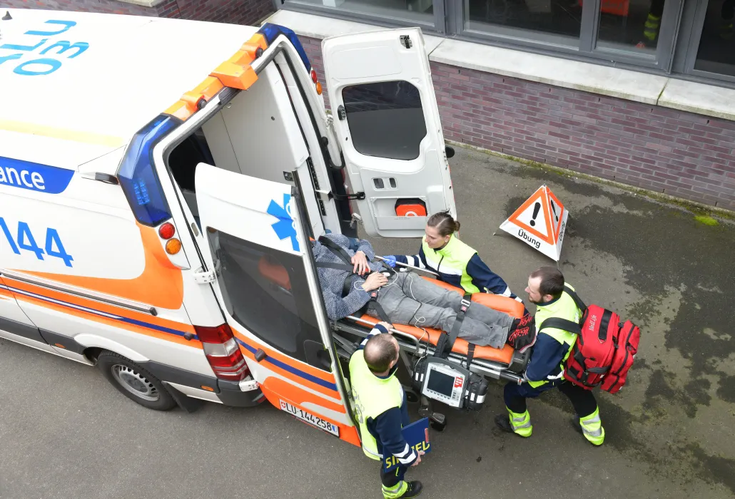 ambulanz_rettungssanitater_1030x700.png