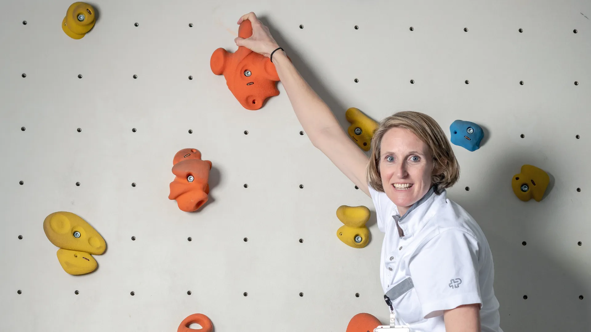 Christina Annen an der Kletterwand