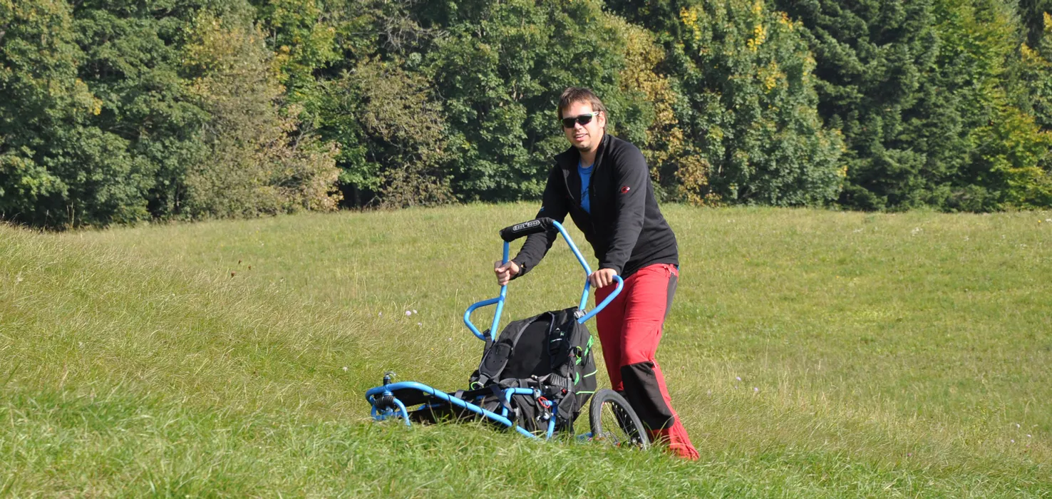 Simon Baumgartner laufend - Schweizer Paraplegiker-Stiftung