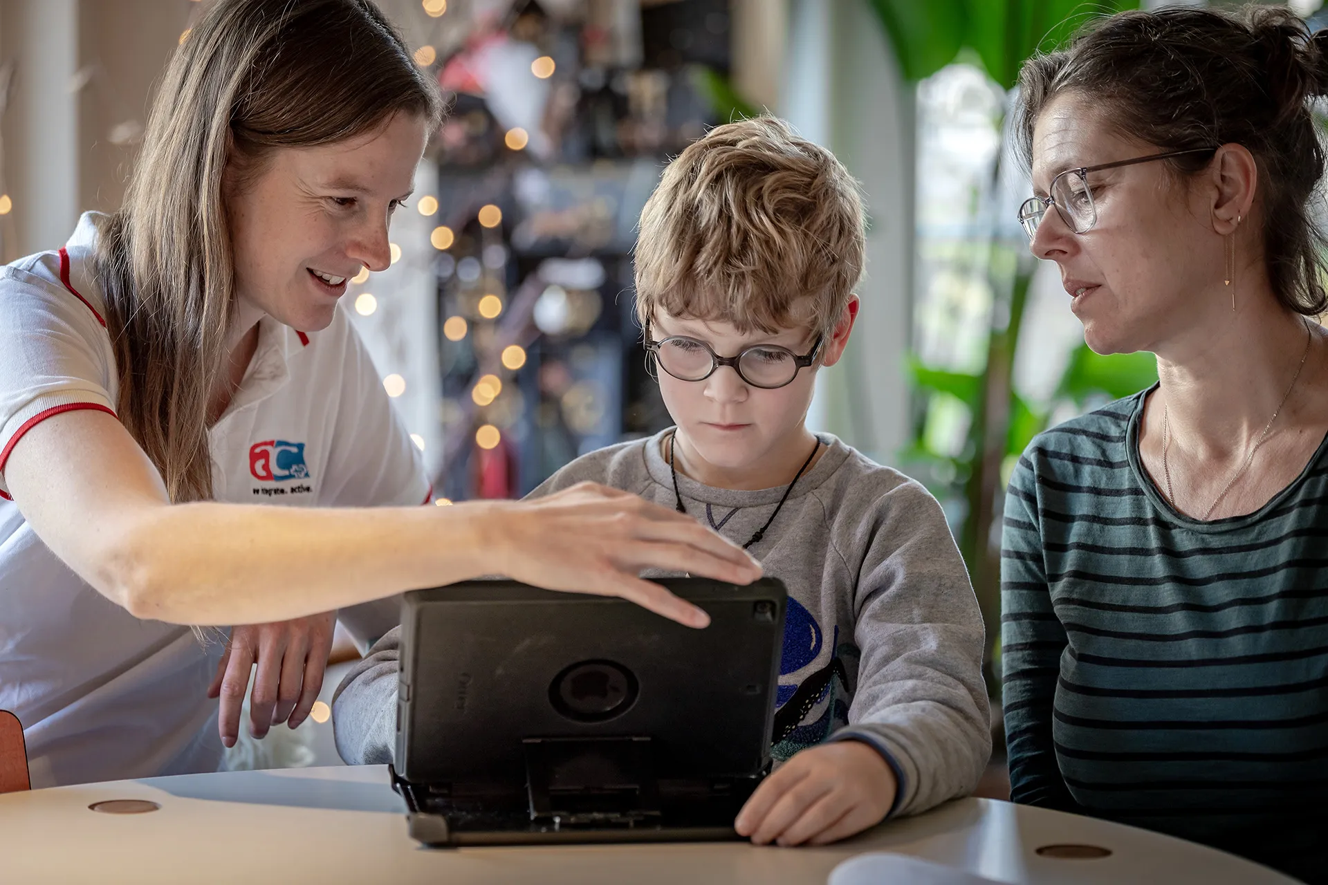 Bild 18 - Leon mit Mama und Sandra - Beratung