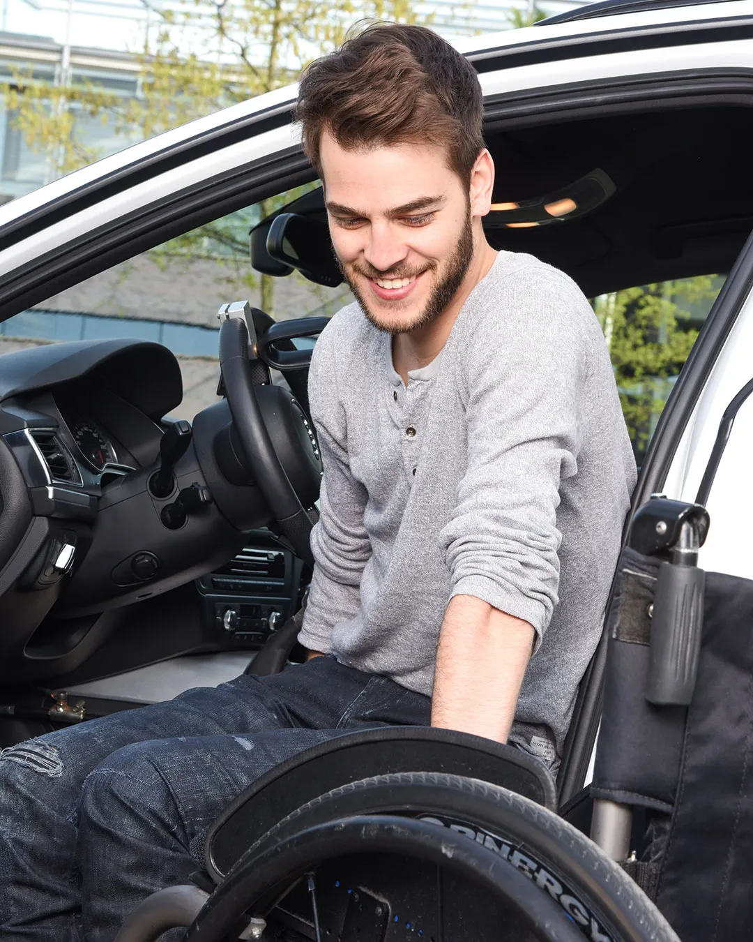 Matthias Lötscher im Auto