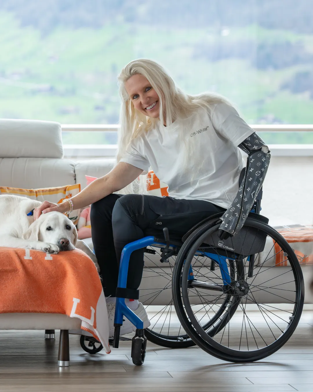 Sandra Laube mit ihrem Hund