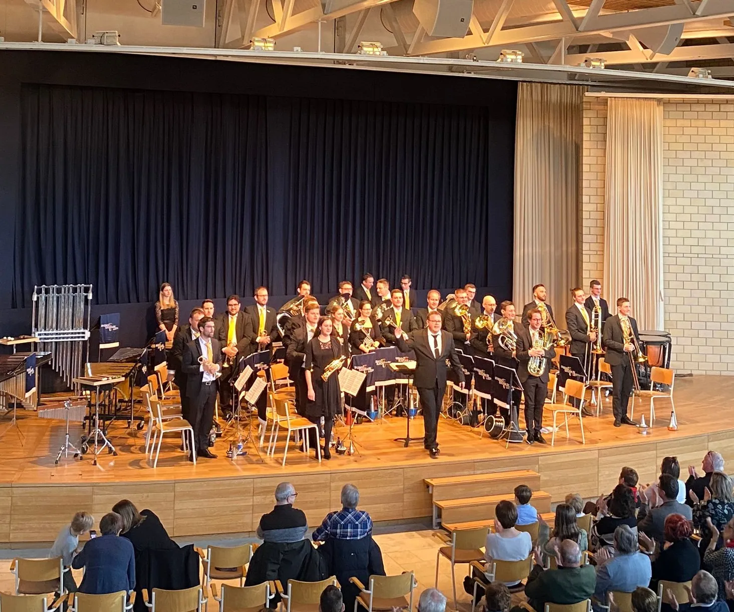 Brassband Bürgermusik Luzern in der Aula des Schweizer Paraplegiker-Zentrums.