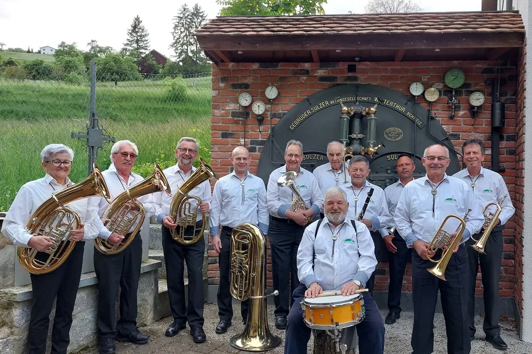 Blaskapelle Rietenberg Gruppenfoto mit Instrumenten