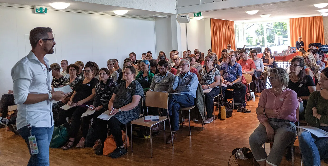 Der AC-Berater Ingo Mroczek hält ein fesselndes Referat zum Thema Modelling.